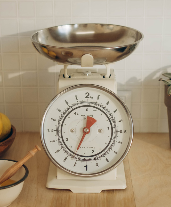 Küchenwaage zum Wiegen von Gegenständen bis zu 2 Kilogramm (2000 Gramm)